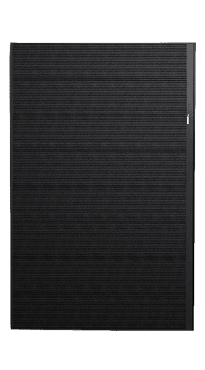 Solpanelen REC Alpha Pure REX 470 Watt med en elegant helsvart design. Dess moderna och rena utseende gör den perfekt för installationer där utseendet är en viktig faktor.