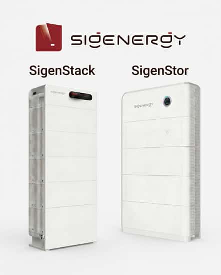 Sigenergys batterier SigenStack och SigenStor visas sida vid sida med Sigenergy-logotypen ovanför.