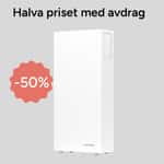 Emaldo Power Store visas med en rabattmarkering för 50 procents avdrag. Batteriet står mot en ljus grå bakgrund med rubriken halva priset med avdrag. Bilden lyfter hur grönt avdrag kan sänka priset på batteriet.