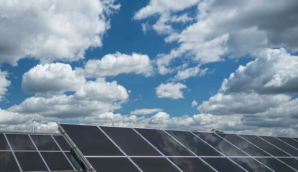 Solceller vid molnighet