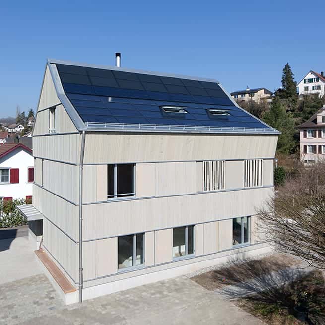 Solcellstak av fabrikat Solitek.