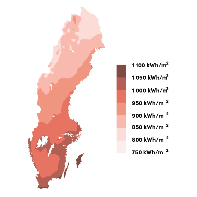 Kartan visar den årliga globala solinstrålningen i Sverige för perioden 1991–2020, baserat på data från SMHI. Färgskalorna representerar olika nivåer av solinstrålning, från 750 kWh/m² i de norra delarna till 1 100 kWh/m² i de södra delarna. Kartan illustrerar tydligt att södra Sverige får mer solinstrålning per kvadratmeter än norra Sverige, vilket visas med mörkare färgtoner.